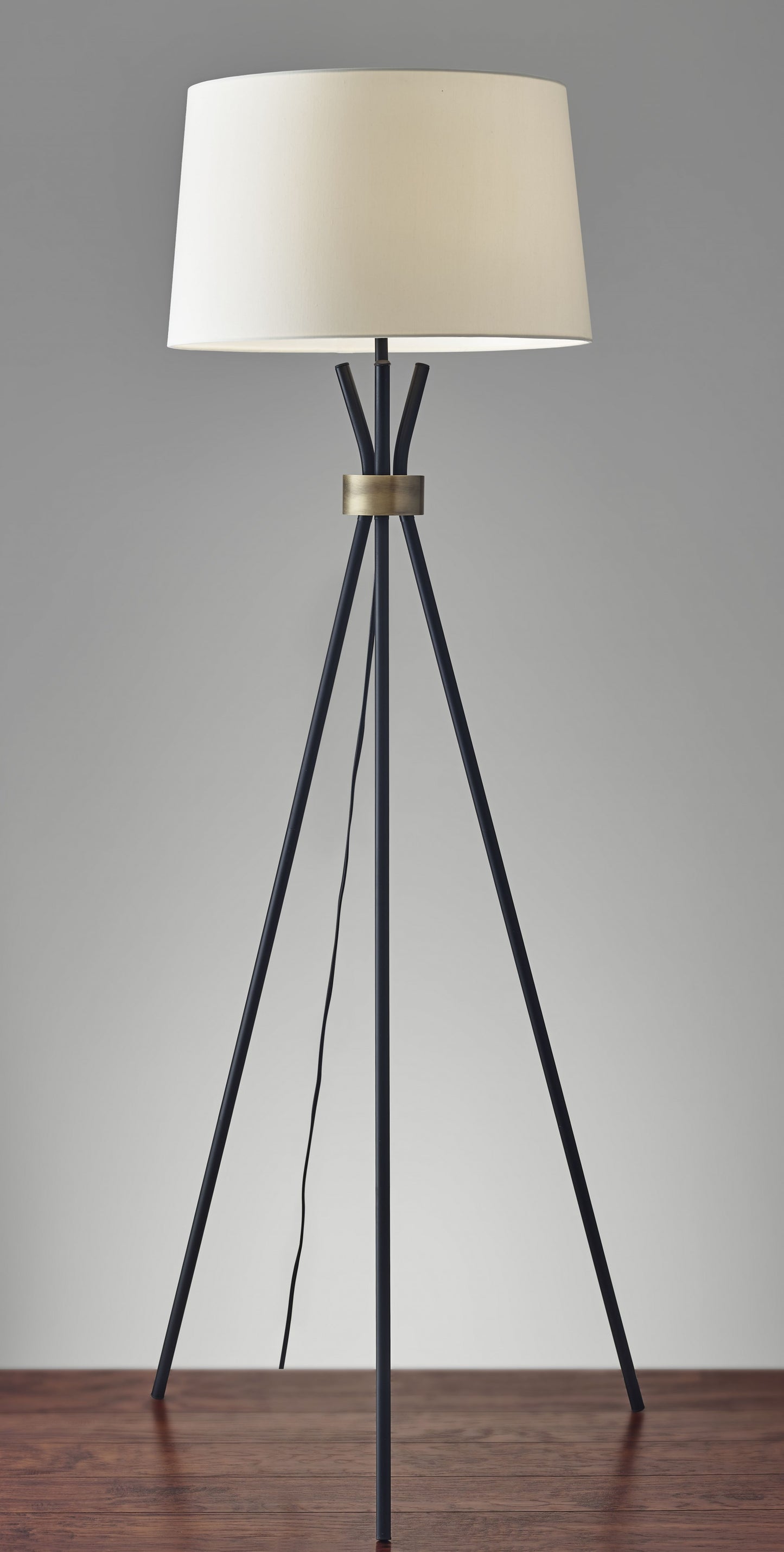 Black Tripod Floor Lamp w/ Shade