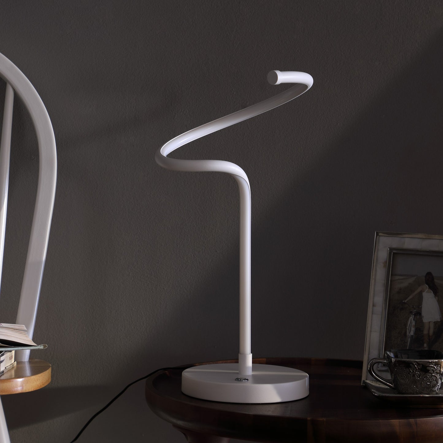White Curvy Spiral Table Lamp