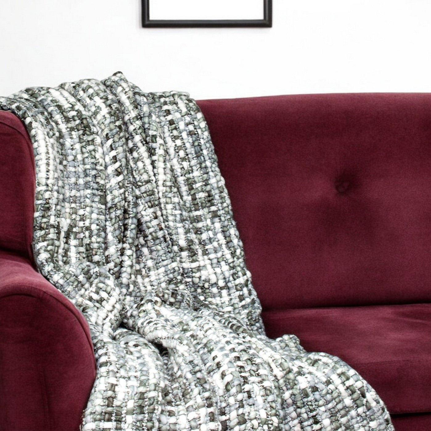 Green & White Knitted Throw w/ Fringe