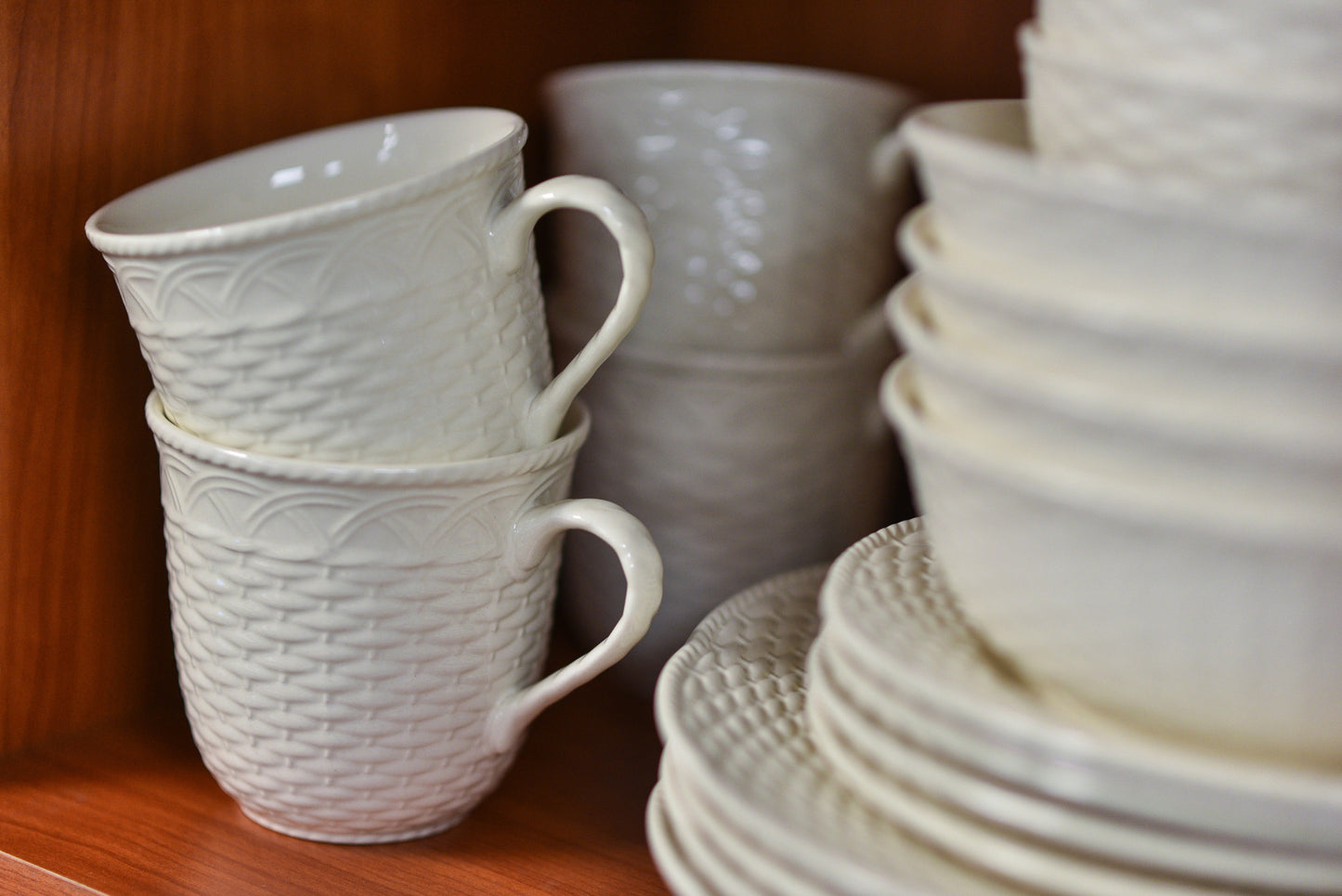 White 4-Piece Round Weave Stoneware Set of 4 Salad Plate Set