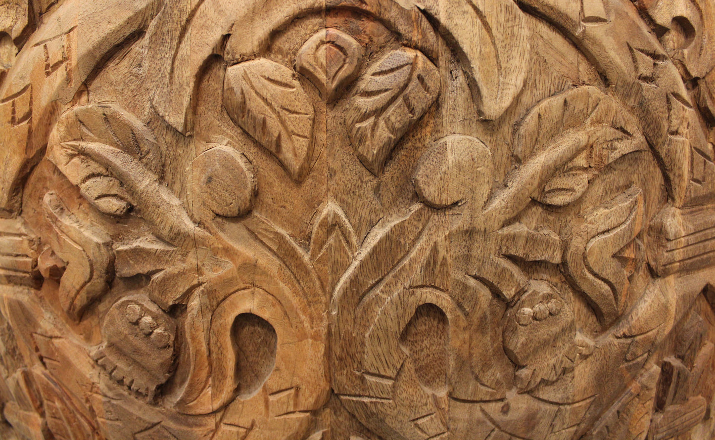 White & Natural Iron & Solid Wood Round Coffee Table