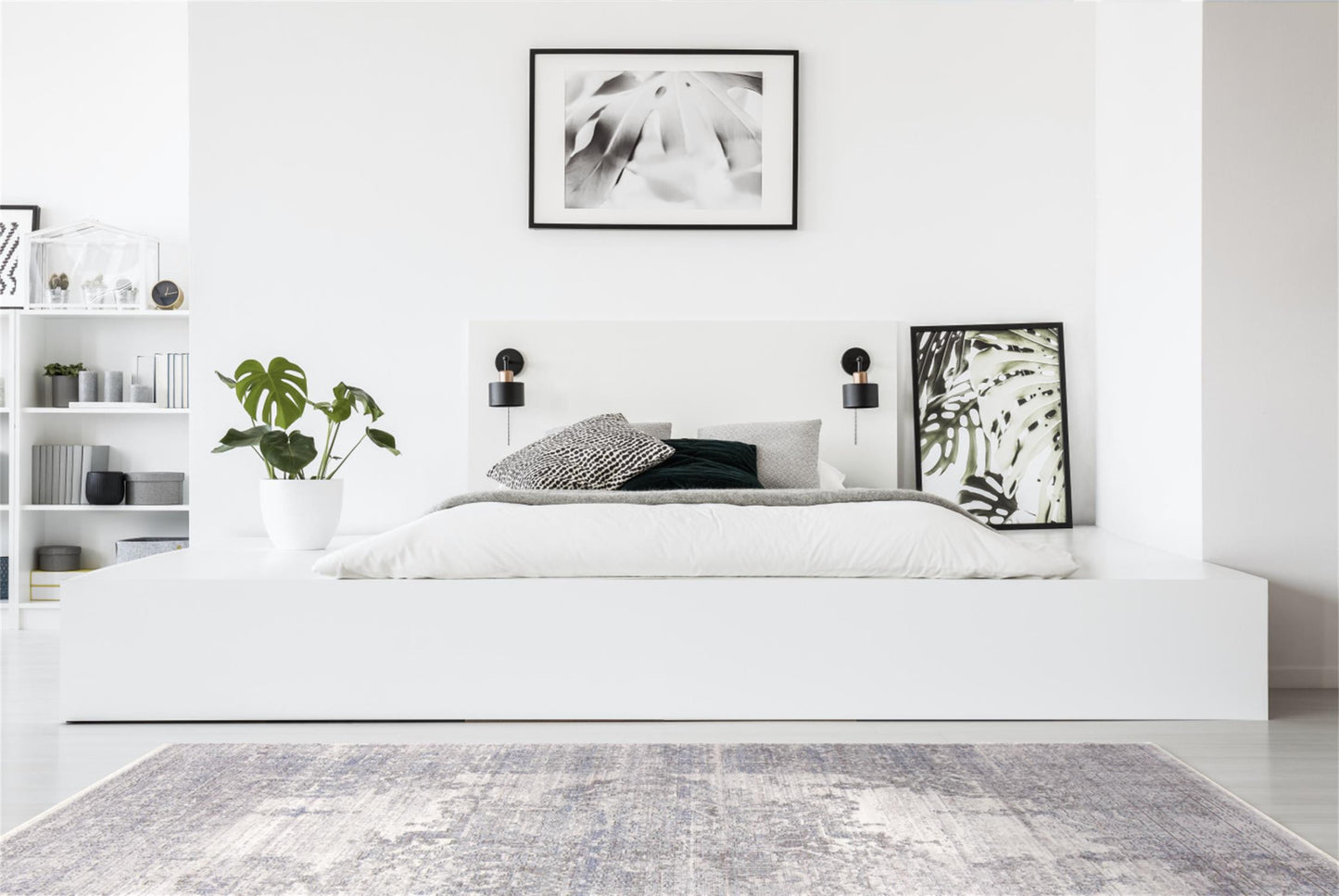 8 x 10 Gray Ivory & Taupe Distressed Rug With Fringe