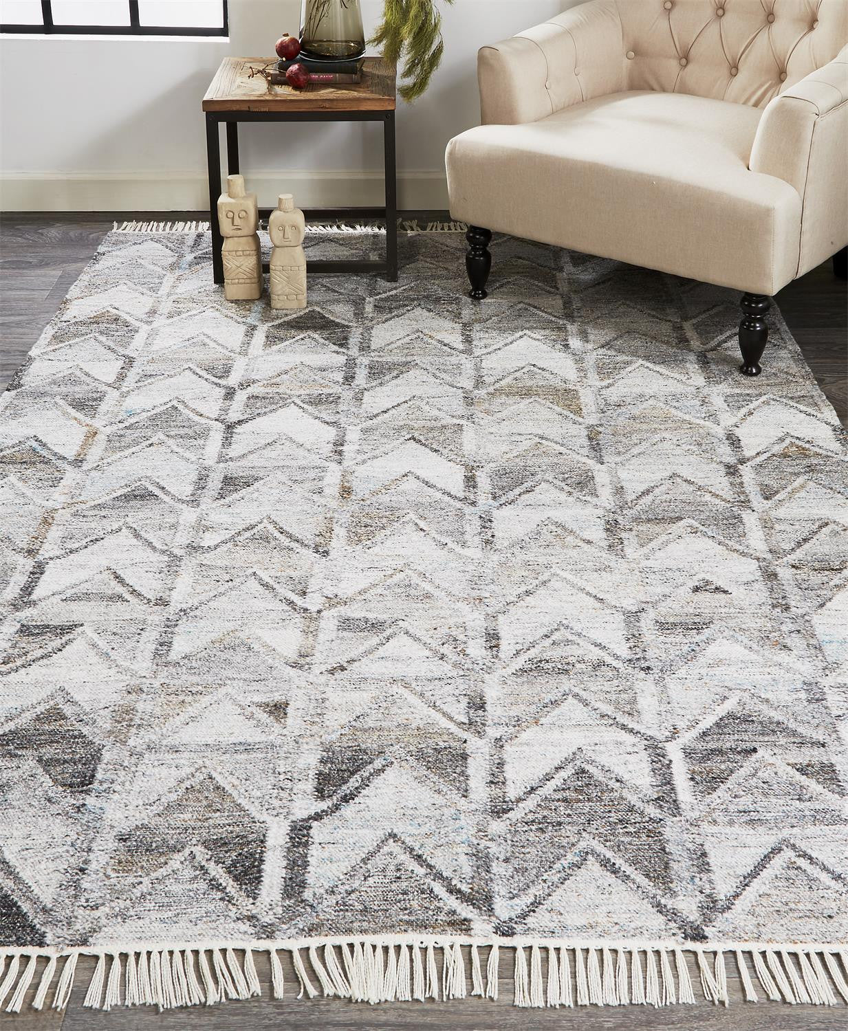 10 x 13 Gray & Black Geometric Hand Woven Rug With Fringe
