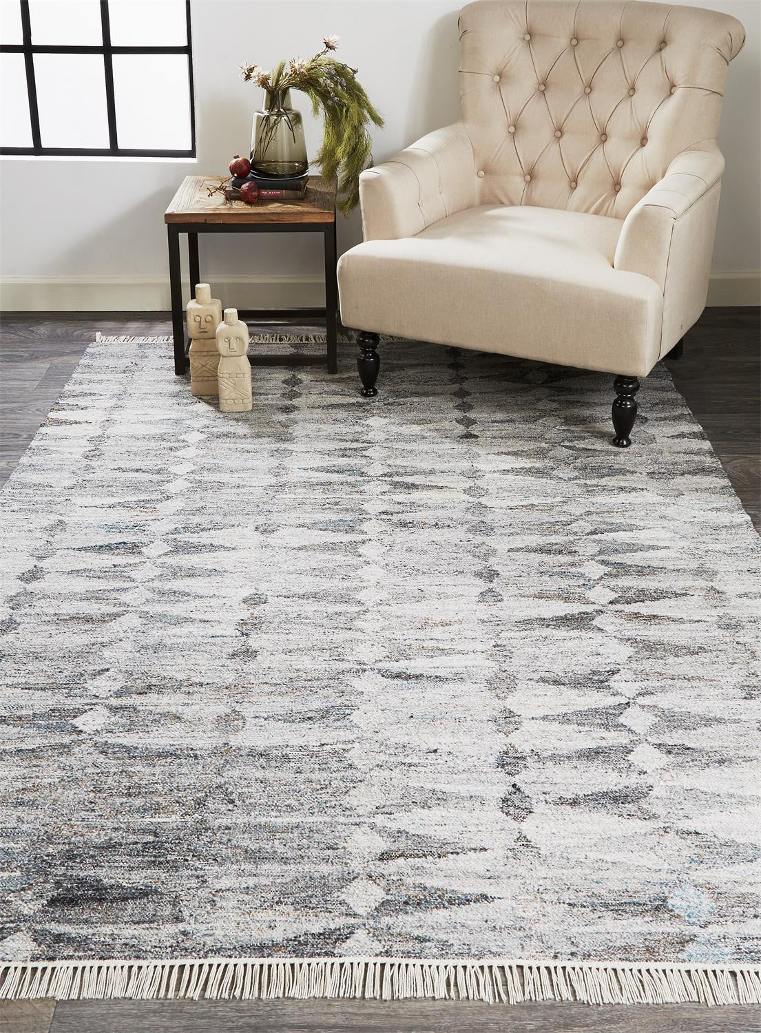 10 x 13 Gray & Black Geometric Hand Woven Rug With Fringe