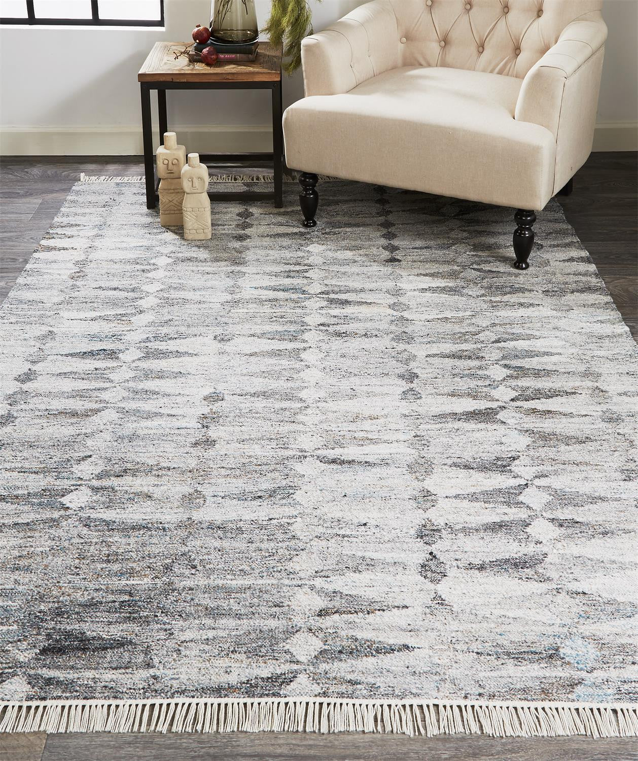 10 x 13 Gray & Black Geometric Hand Woven Rug With Fringe