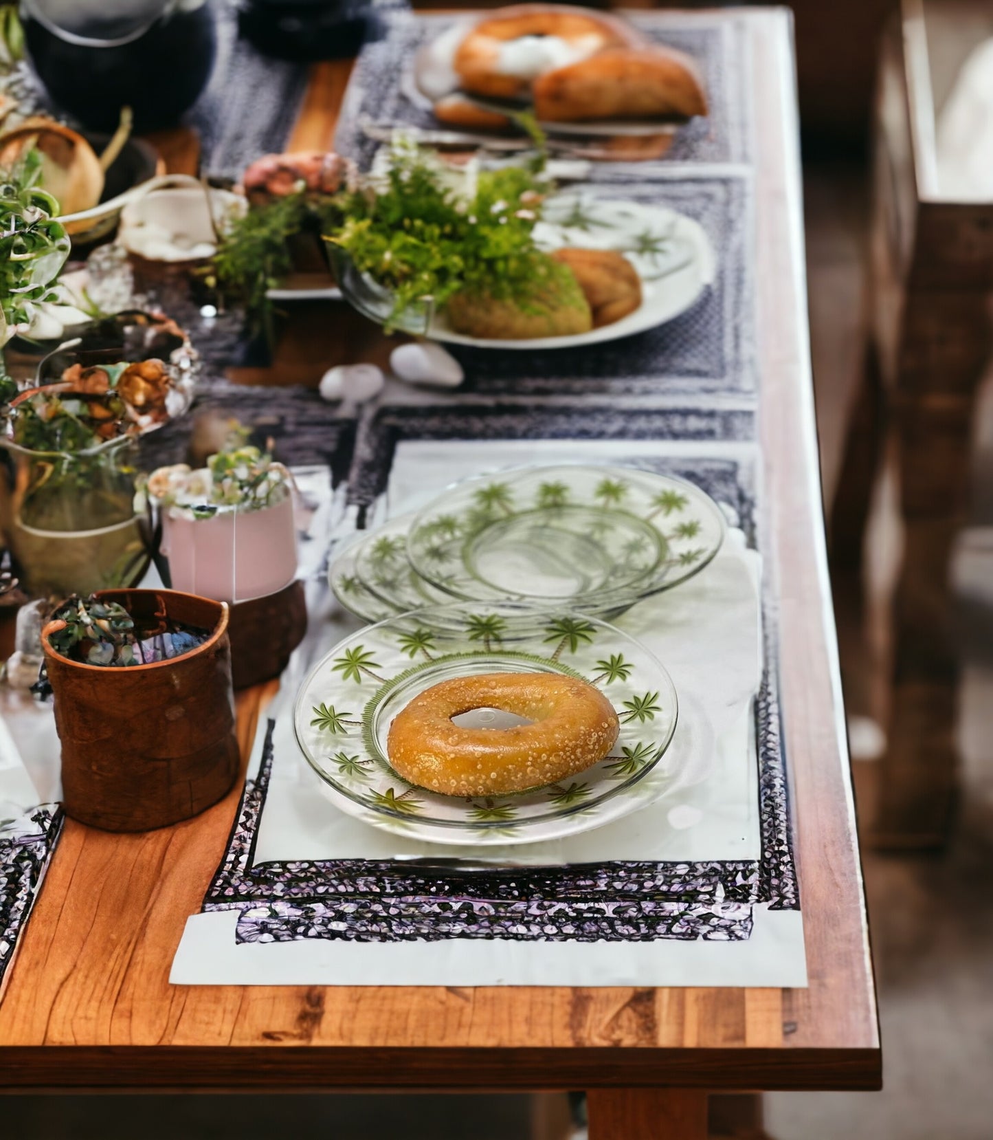 Clear and Green 4-Piece Palm Tree Acrylic Set of 4 Dinner Plate Set
