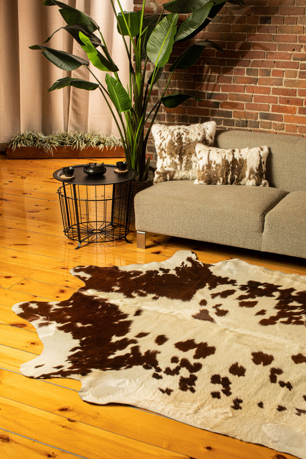 5 x 7 Brown & White Cowhide Hand Knotted Rug