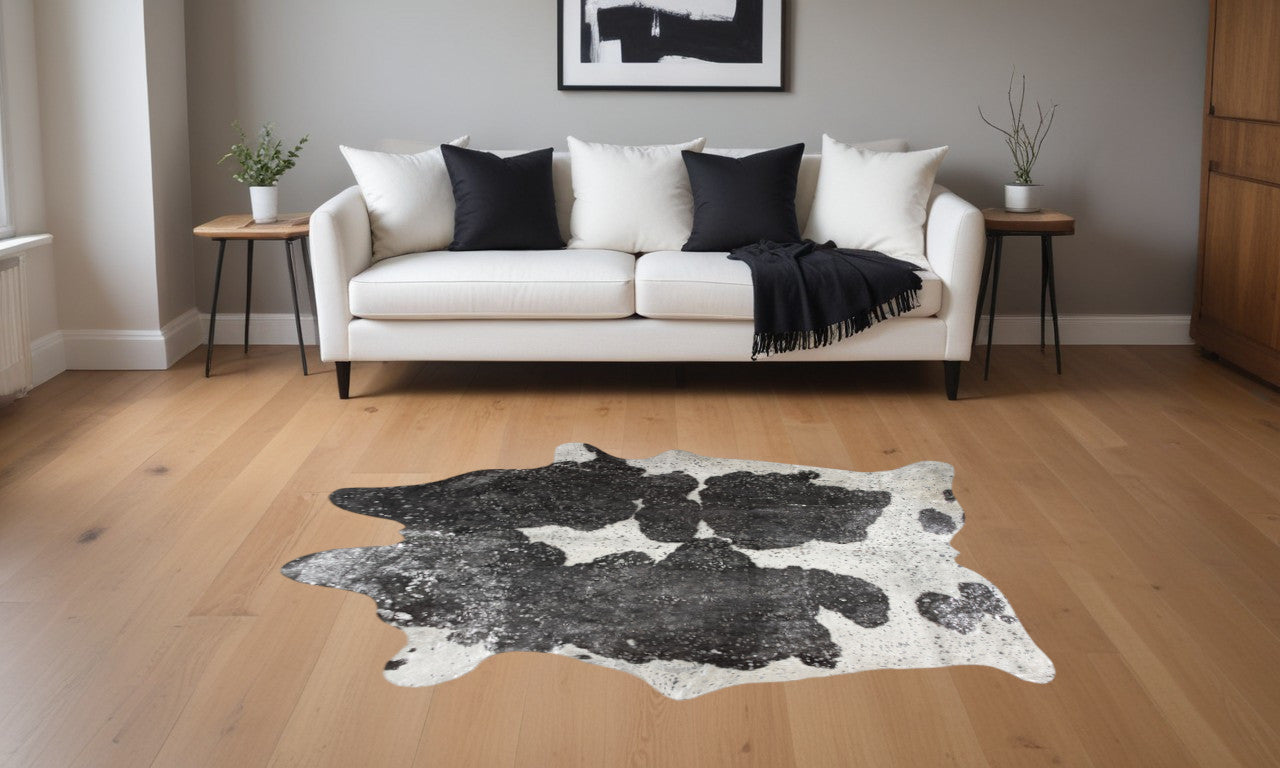 5 x 7 Black & White Cowhide Hand Knotted Rug