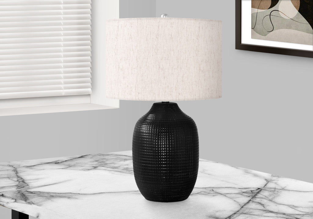 Black Urn Table Lamp w/ Shade