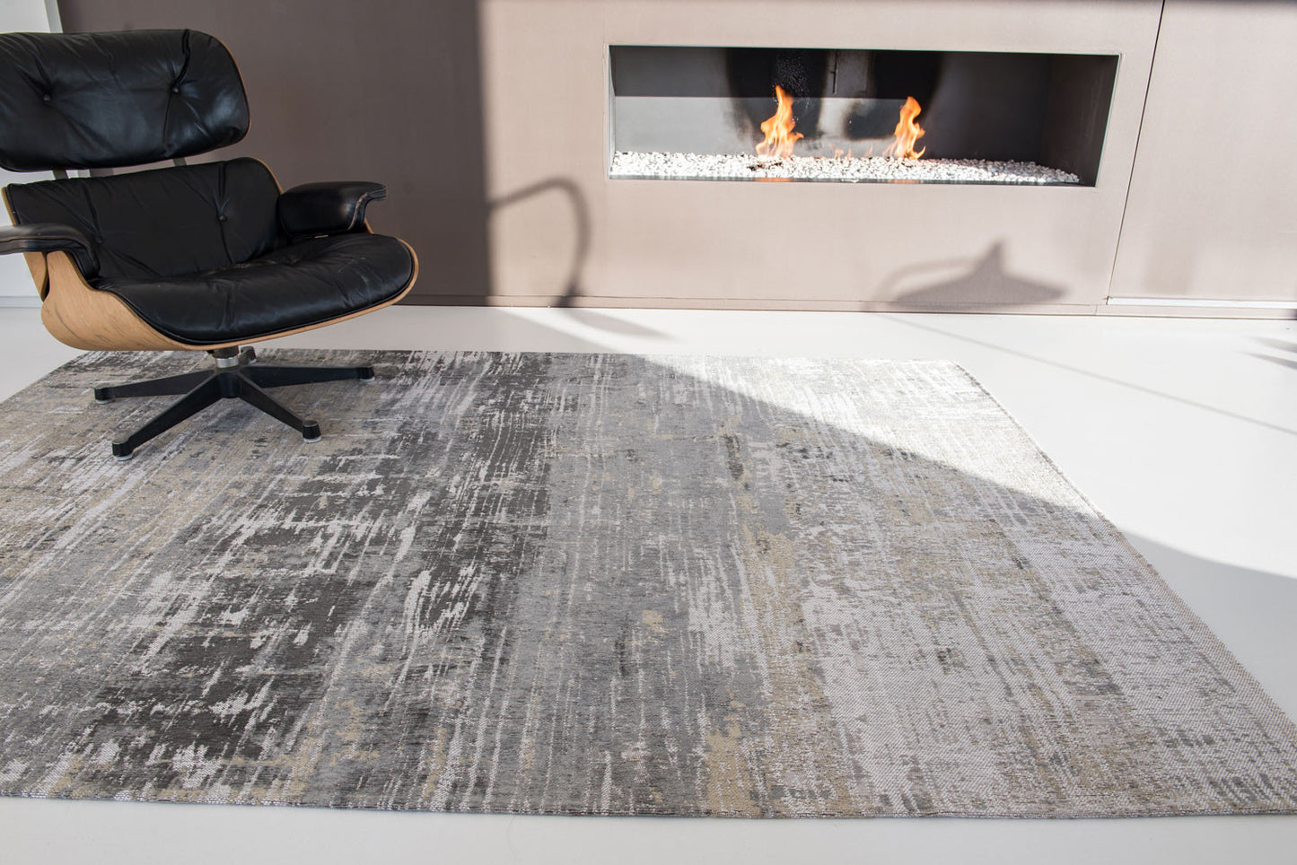 7 x 9 Gray & White Non Skid Rug