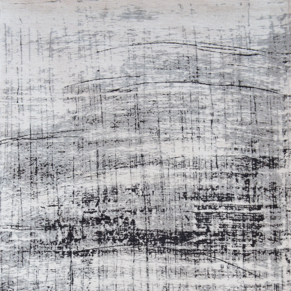 5 x 7 Black & White Non Skid Rug