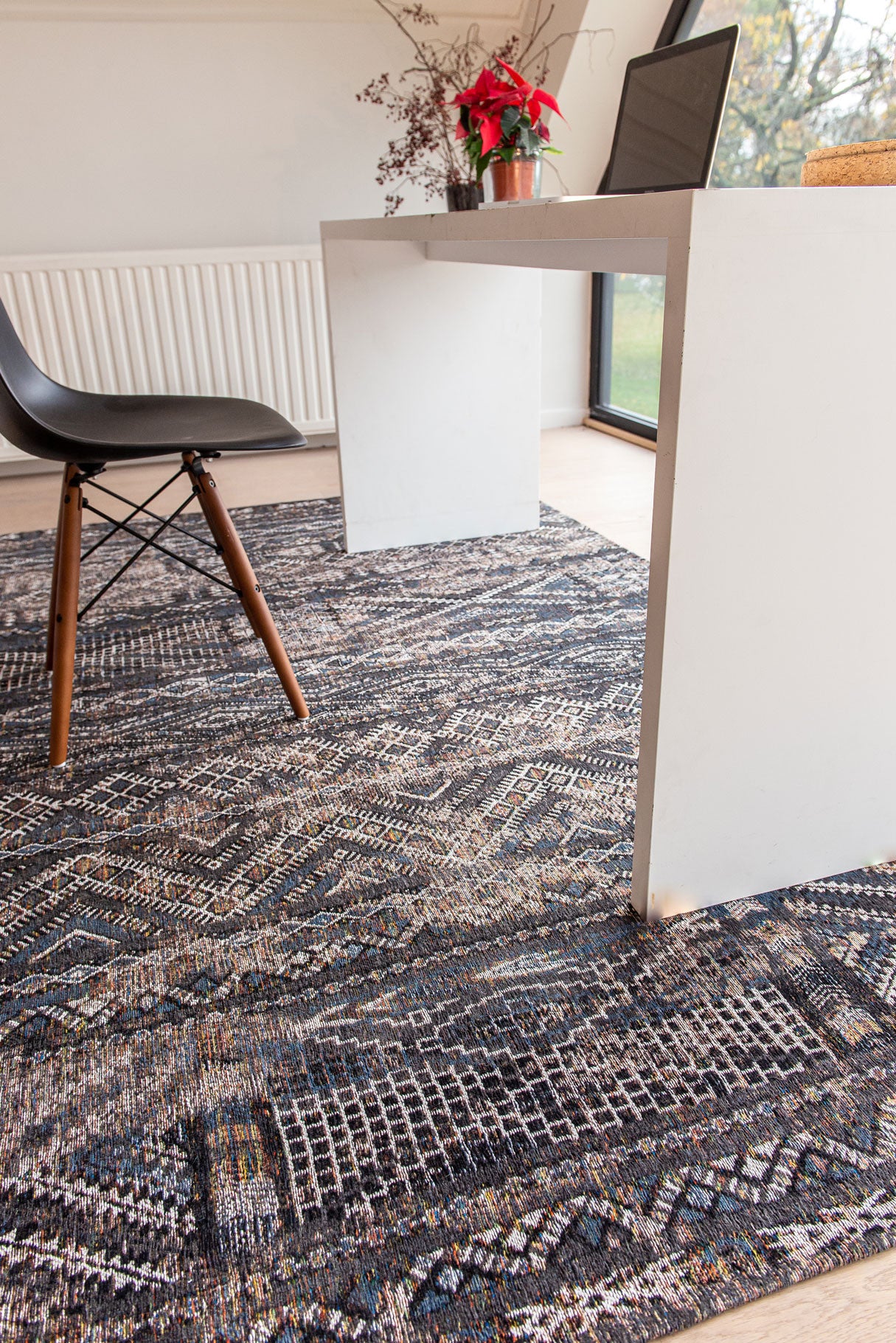 6 x 8 Gray & Beige Oriental Non Skid Rug