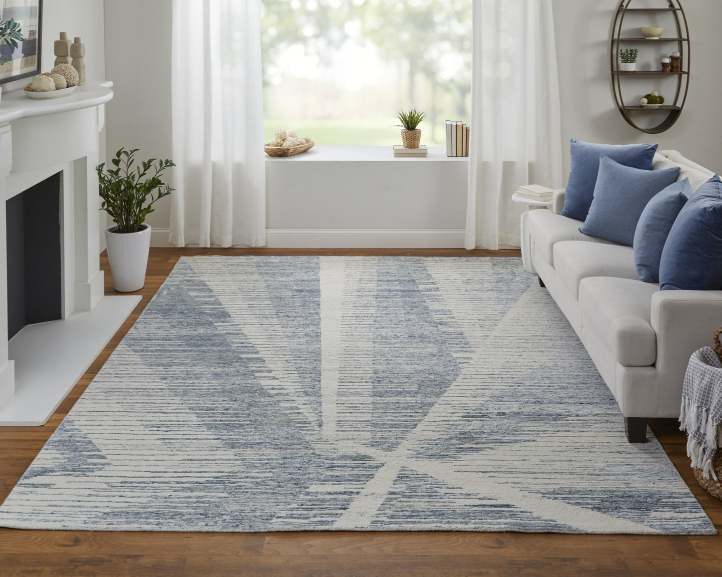 8 x 10 Ivory & Blue Hand Knotted Rug