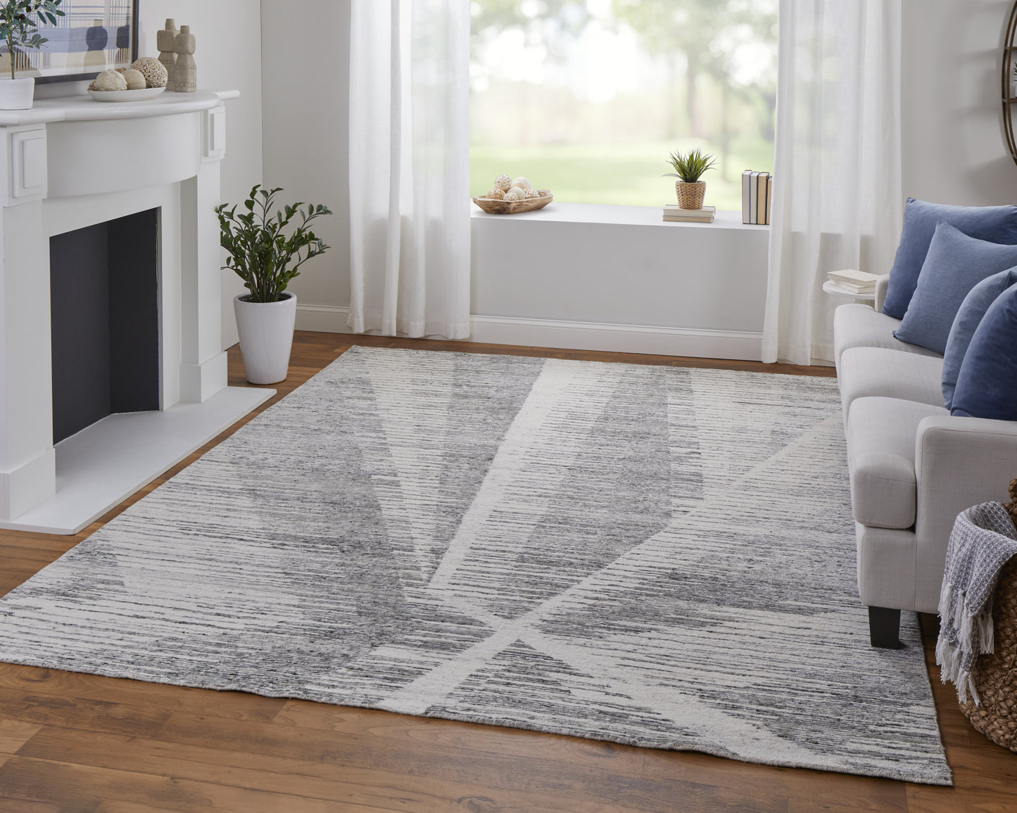 4 x 6 Ivory & Gray Hand Knotted Rug