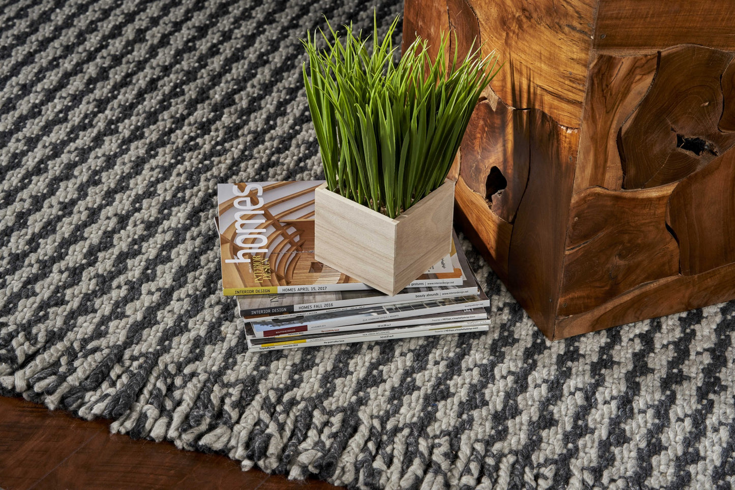 9 x 12 Grey Hand Woven Houndstooth With Braided Fringe Indoor Rug