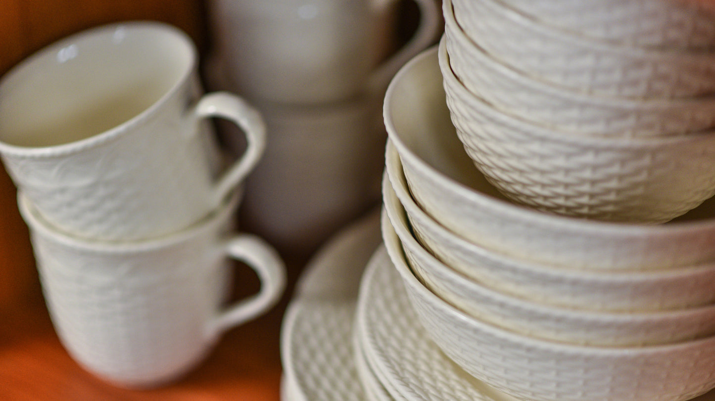 White 4-Piece Round Weave Stoneware Set of 4 Bowl Set