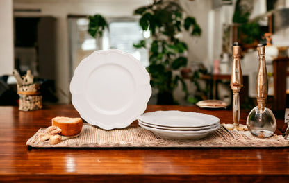 White 4-Piece Scallop Stoneware Set of 4 Dinner Plate Set