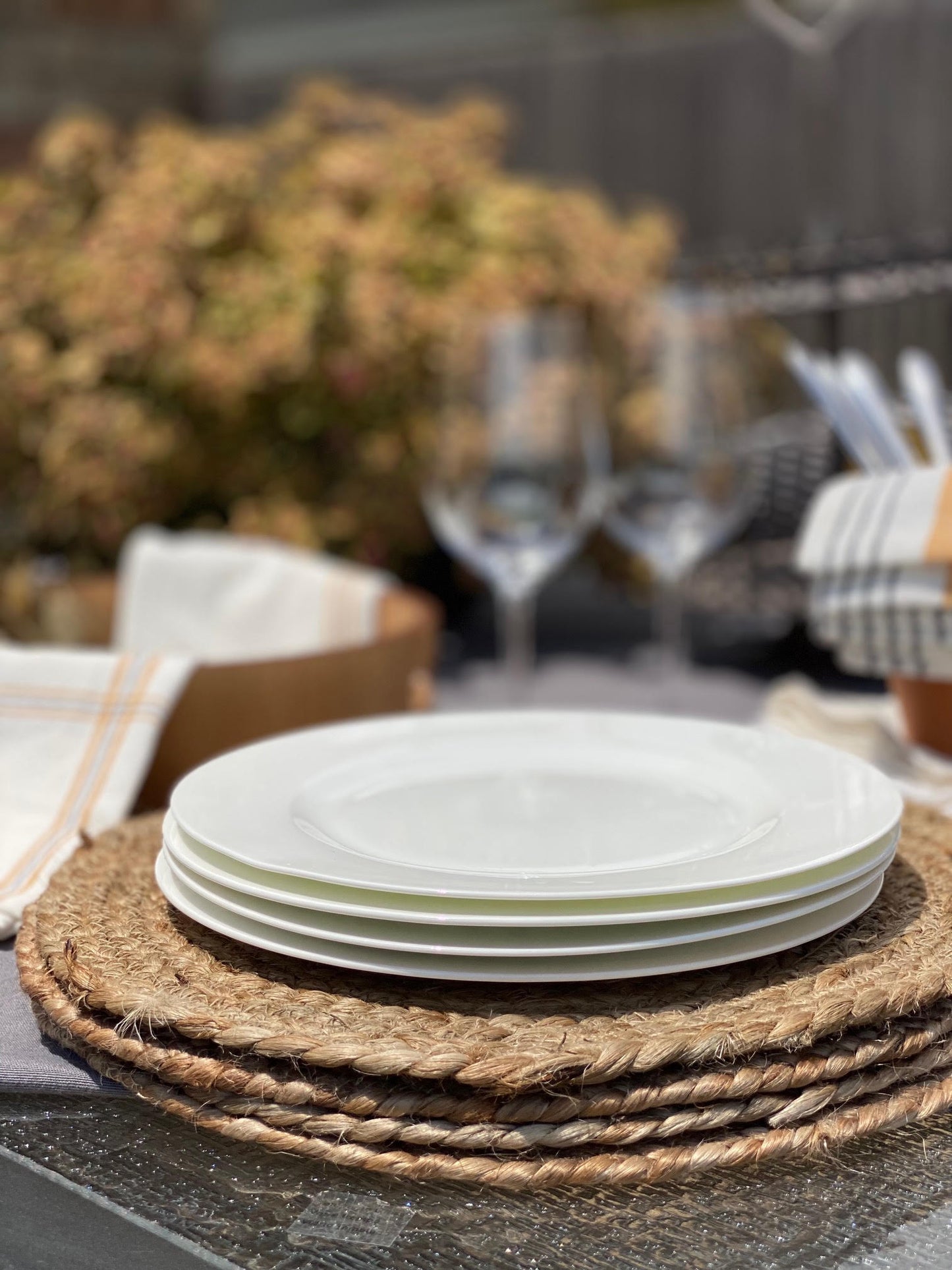 White 16-Piece Round Bone China Set of 4 Dinnerware Set