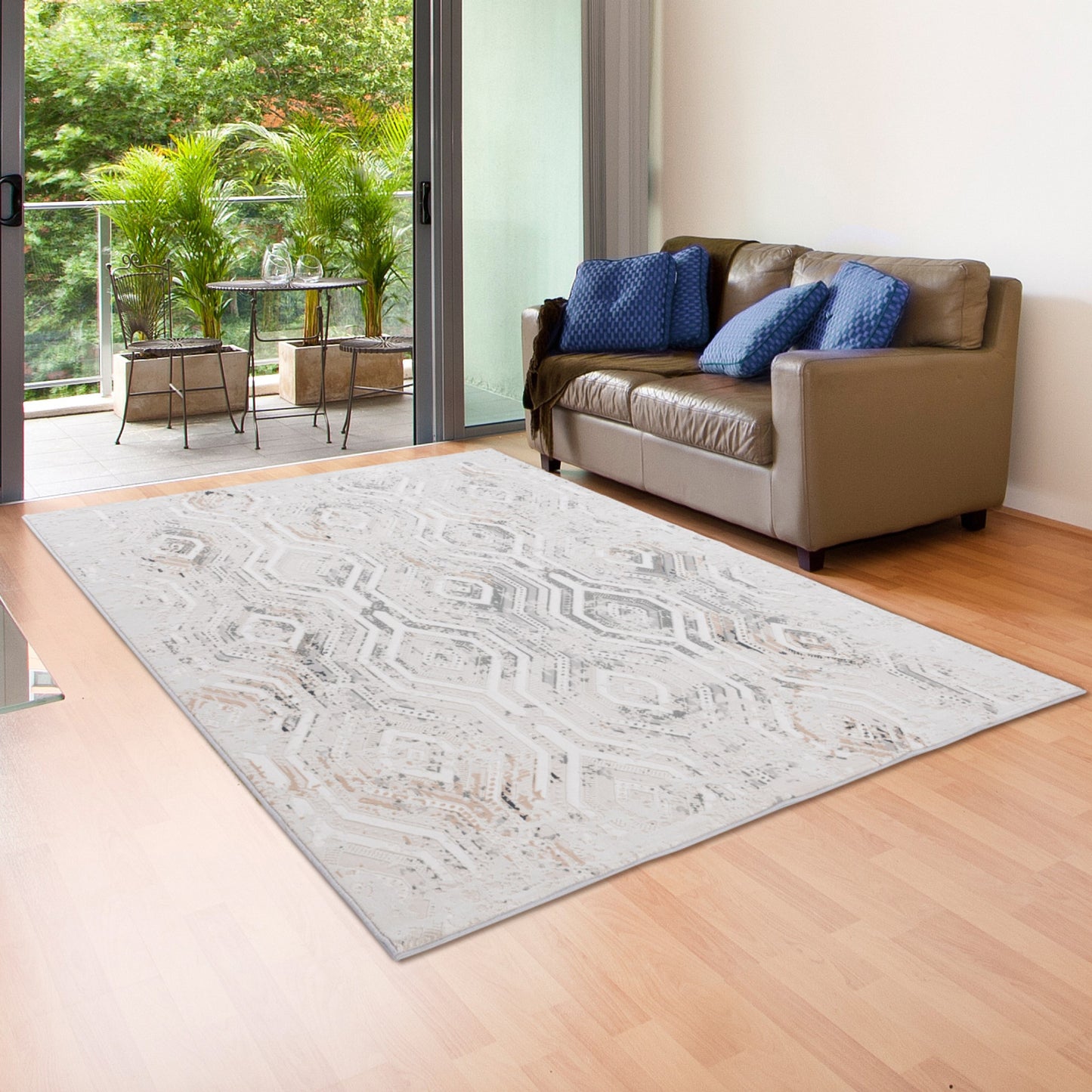 8 x 10 Cream Distressed Rug