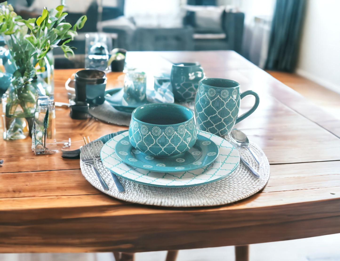Turquoise 16-Piece Round Trellis Ceramic Set of 4 Dinnerware Set