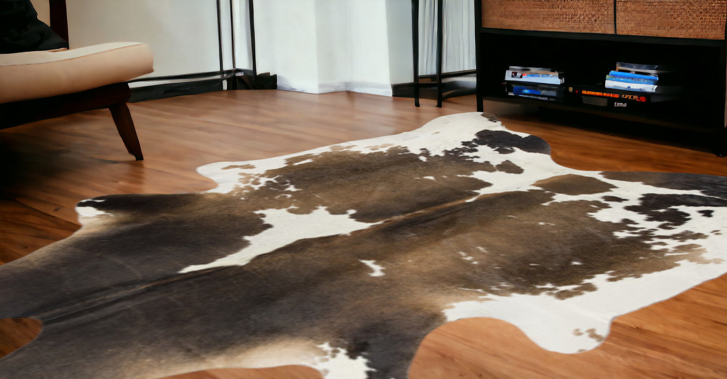 5 x 7 Light Brown & White Cowhide Hand Knotted Rug