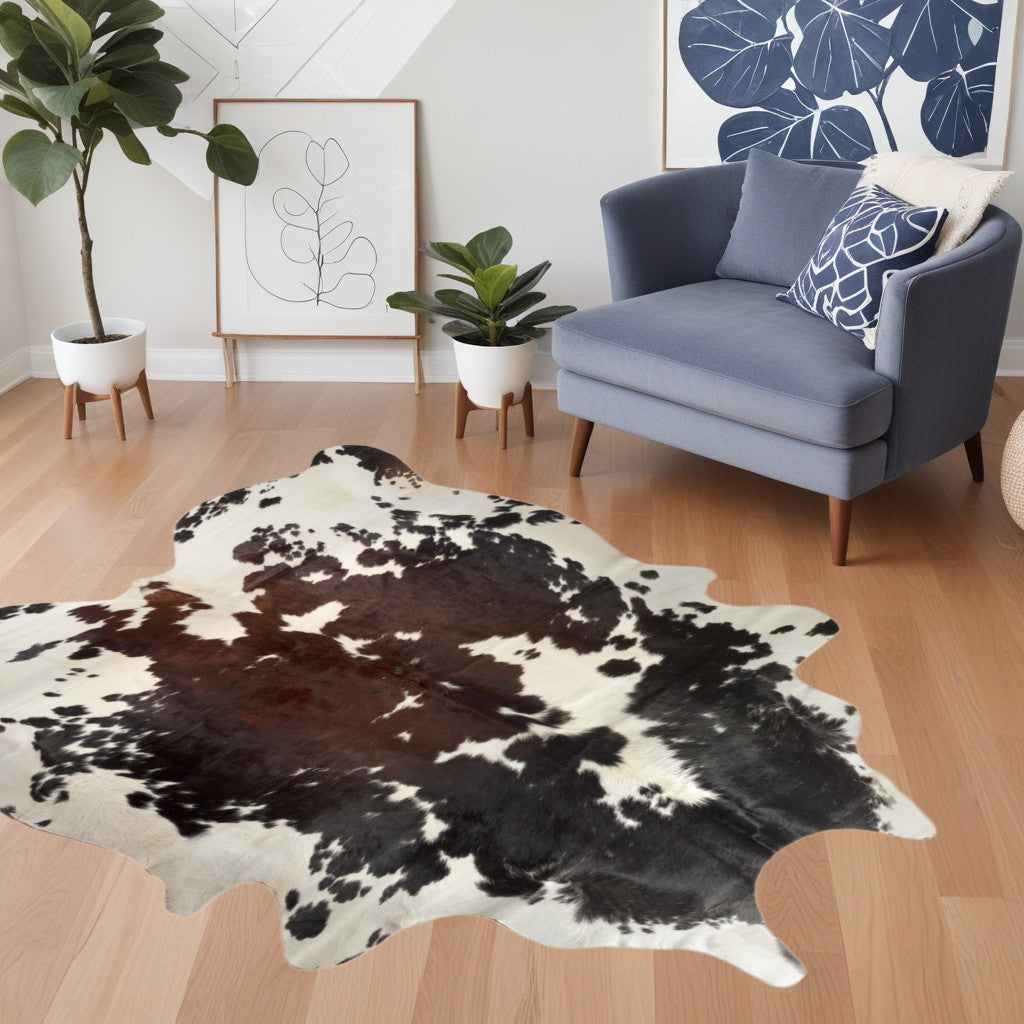 5 x 7 Brown & White Cowhide Hand Knotted Rug