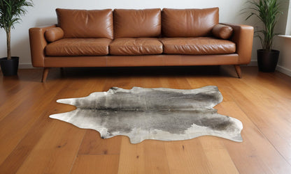 5 x 7 Gray & White Cowhide Hand Knotted Rug