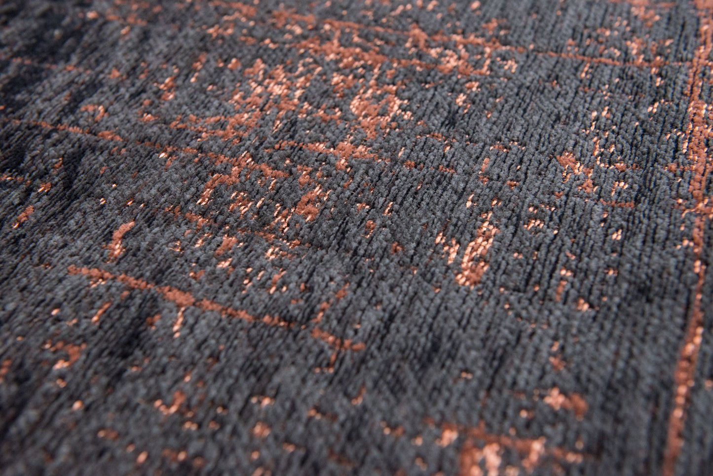 7 x 9 Black & Gold Non Skid Rug
