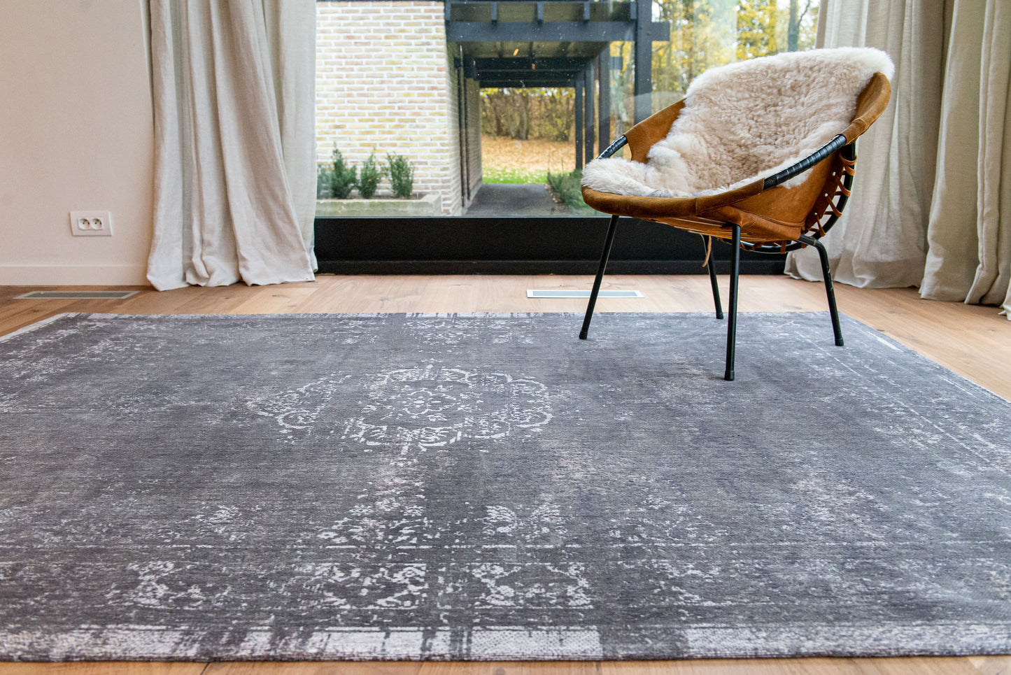 6 x 8 Gray Medallion Non Skid Rug