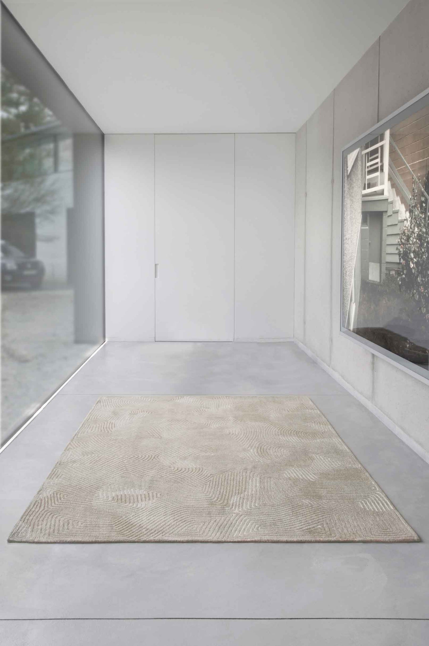 5 x 7 Beige & White Non Skid Rug