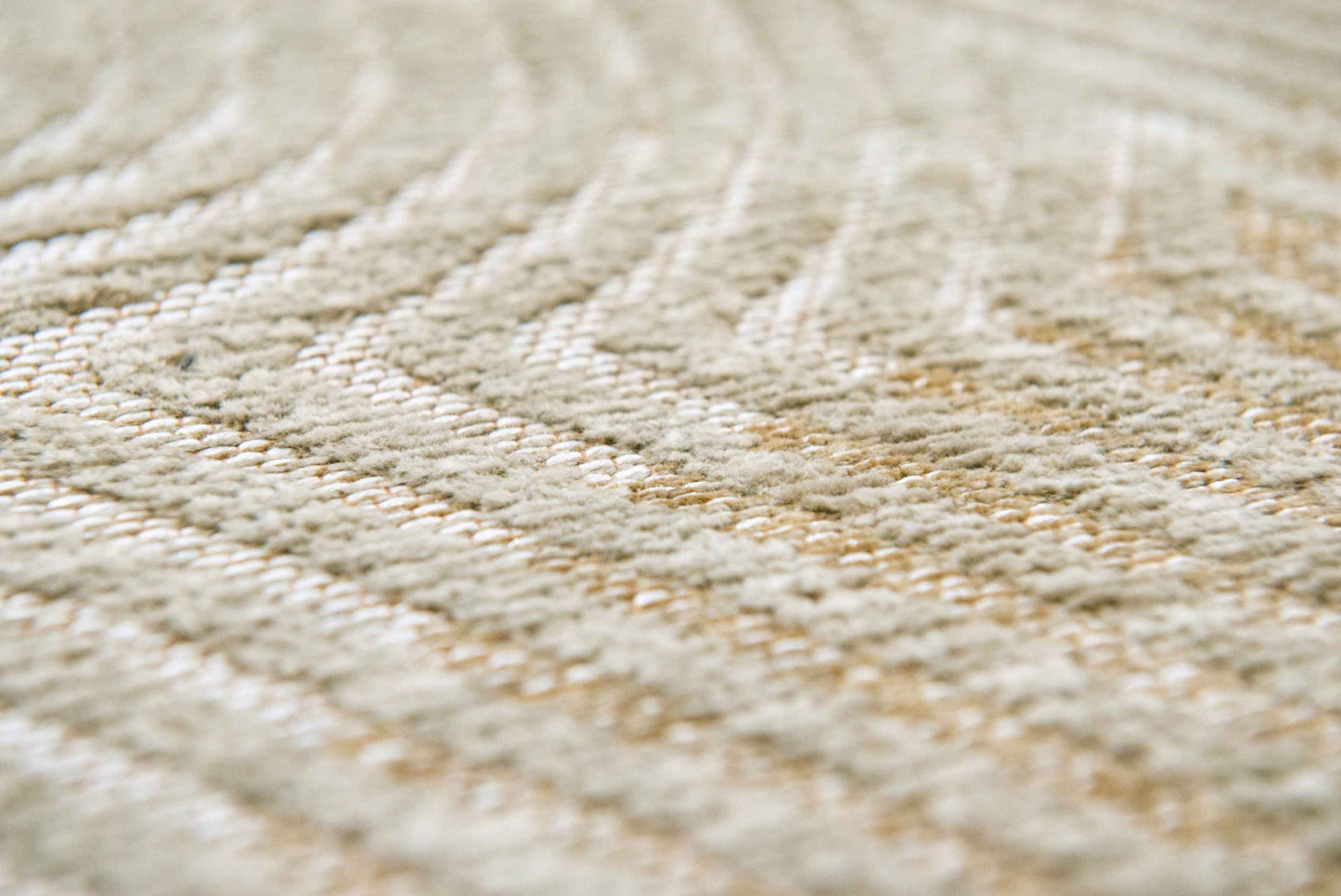 6 x 8 Beige & White Non Skid Rug