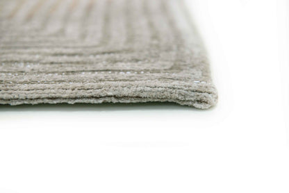 7 x 9 Beige & White Non Skid Rug