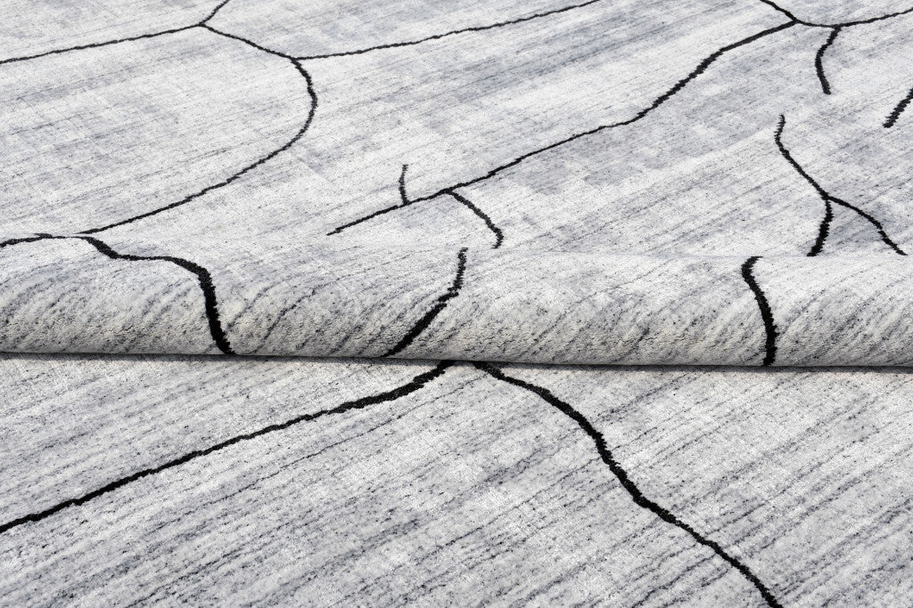 8 x 10 Gray & Black Hand Loomed Rug
