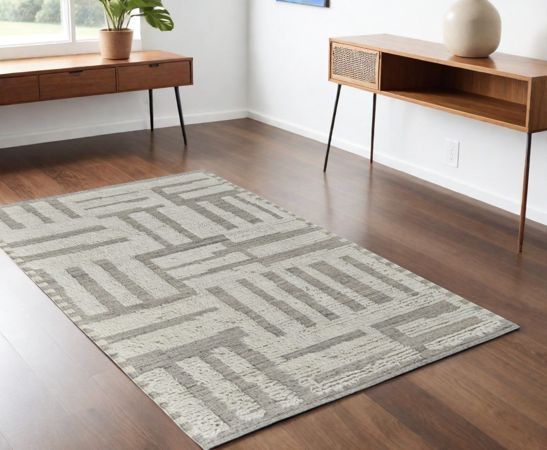 4 x 6 Gray & Ivory Wool Geometric Hand Woven Rug