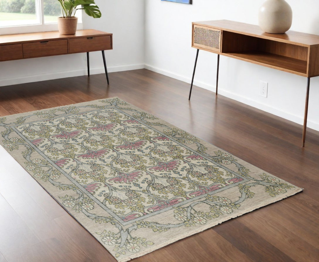 4 x 6 Ivory Gray & Pink Wool Floral Hand Knotted Rug