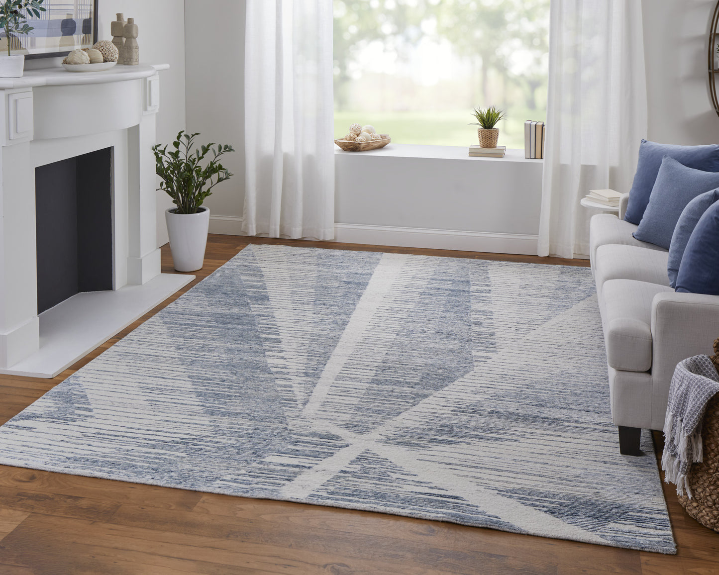 4 x 6 Ivory & Blue Hand Knotted Rug