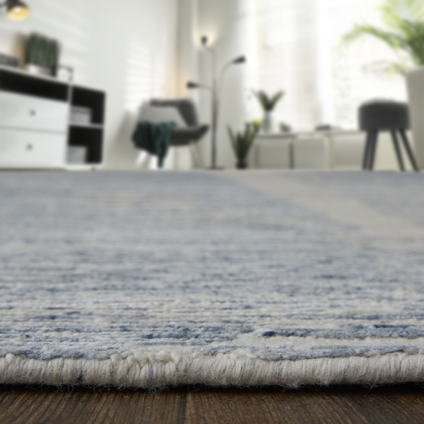 4 x 6 Ivory & Blue Hand Knotted Rug
