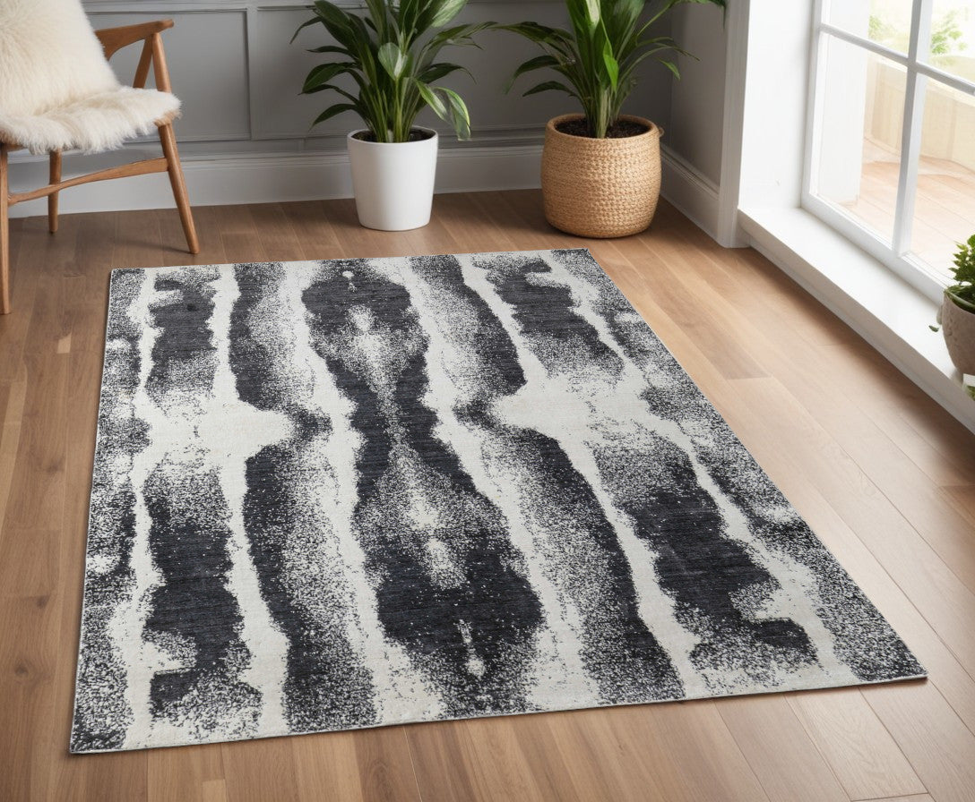 4 x 6 Black & Gray Hand Woven Rug