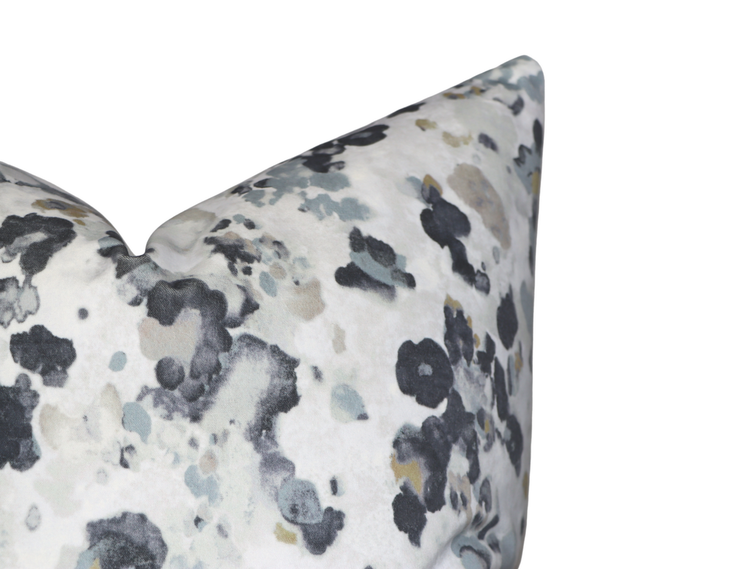 Niumi Storm Luxurious Velvet Pillow