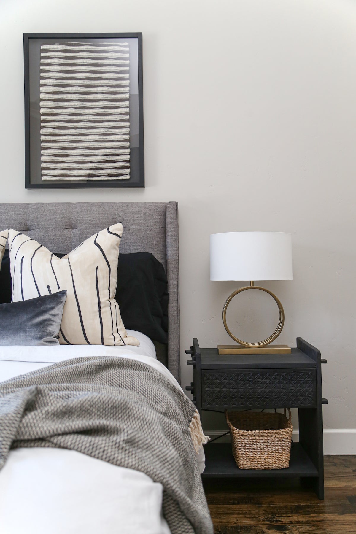 Graffito Pillow in Ivory Linen Onyx