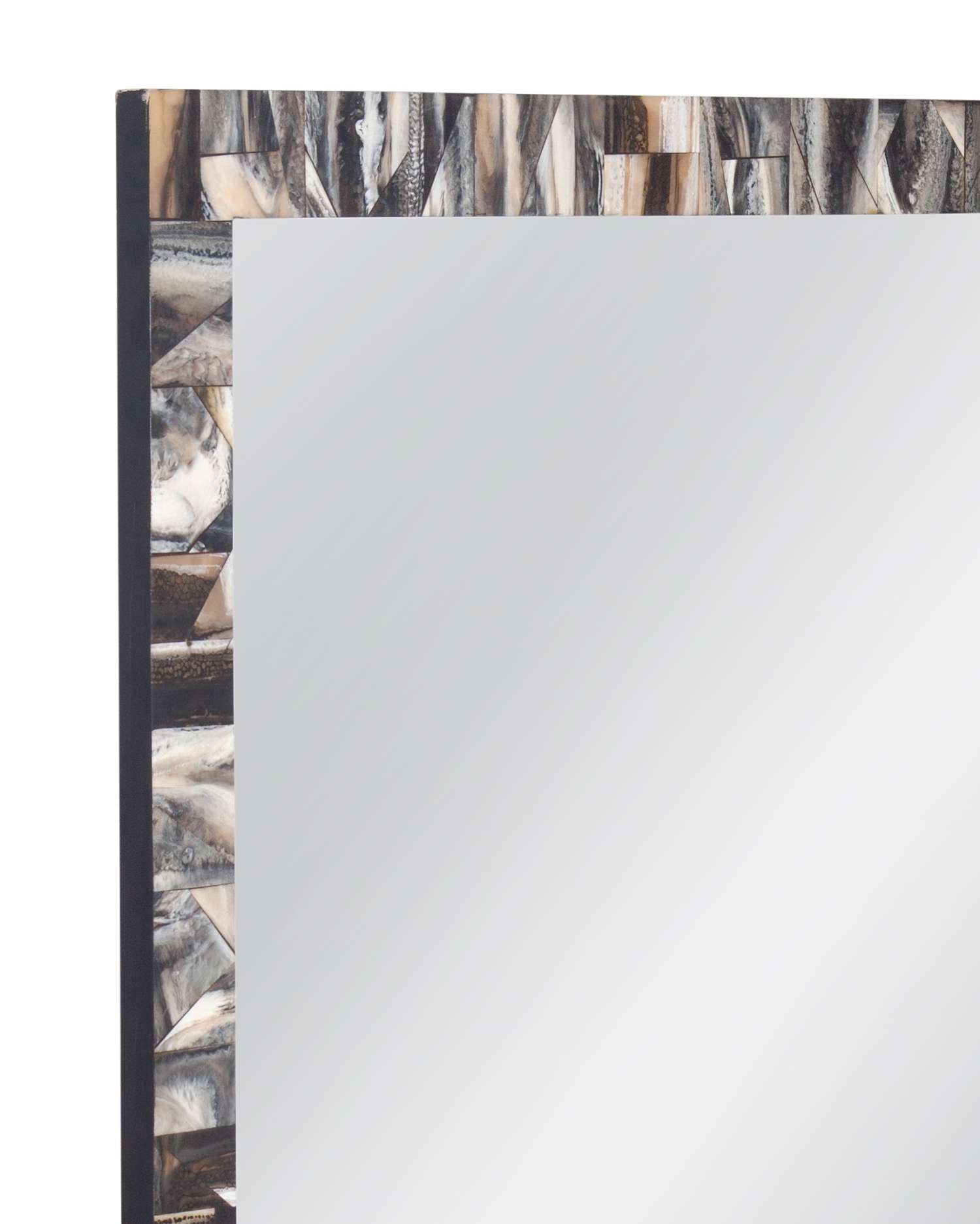 Kervo Wall Mirror - Detail