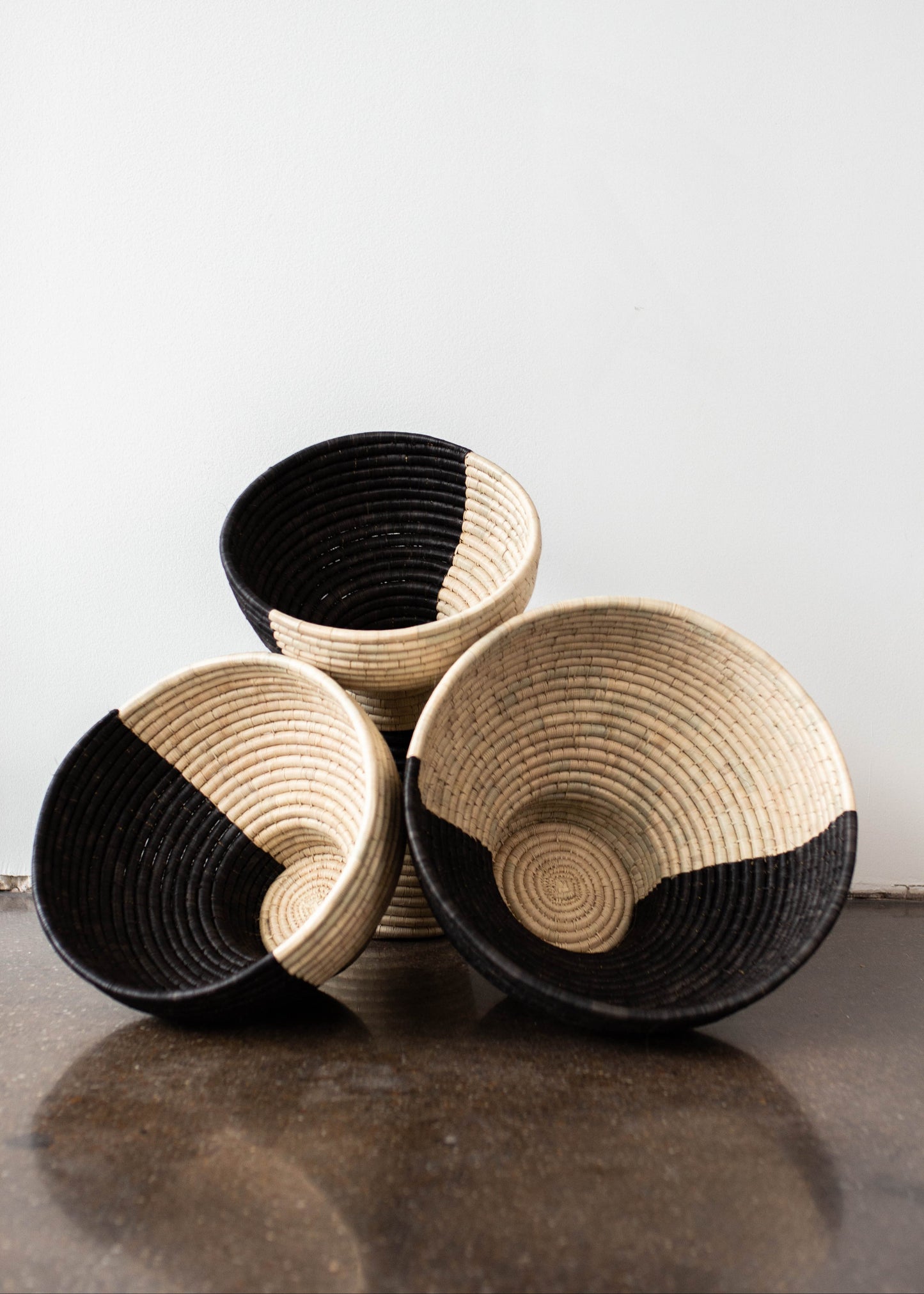 Pedestal Black & Natural Basket Bowl