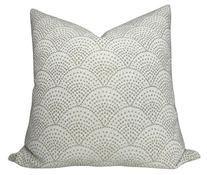Scalloped Woven Pillow in Natural