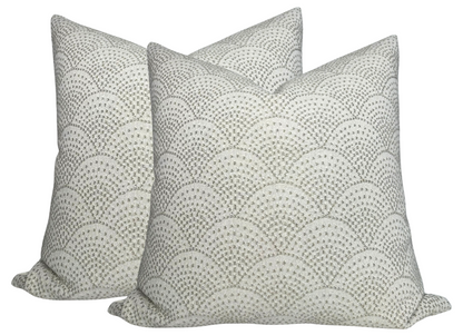 Scalloped Woven Pillow in Natural