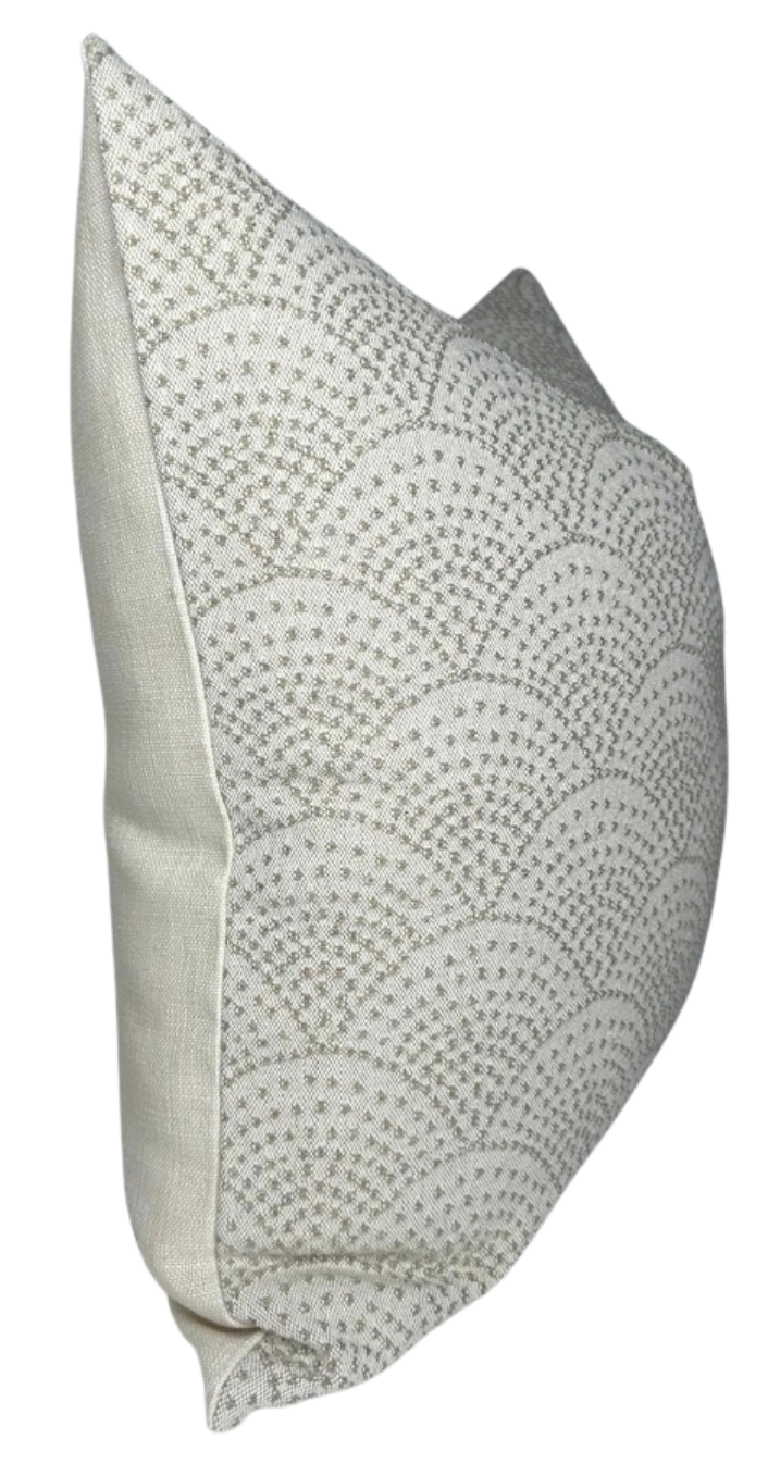 Scalloped Woven Pillow in Natural