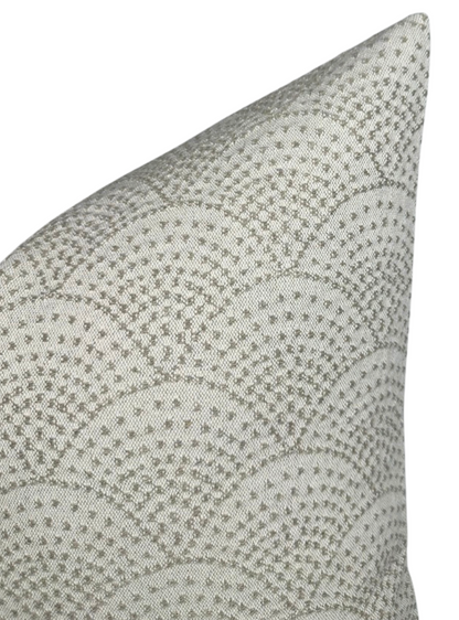 Scalloped Woven Pillow in Natural