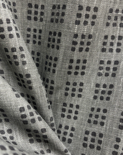Paradox Pillow in Graphite/Onyx