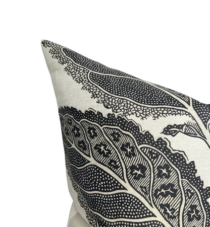 Lacinato Pillow in Basalt Black