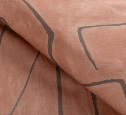 Graffito Pillow in Rosa