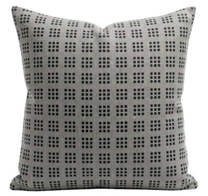 Paradox Pillow in Graphite/Onyx